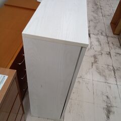 *お値段見直しました*リユースのサカイ栃木店★ジモティ割あり★  食器棚 ホワイトベージュ W59.5×D32×H89.8 クリーニング済み TC11728の画像