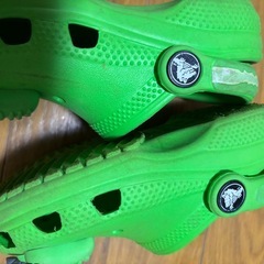 クロックス ベビー 怪獣の足の画像