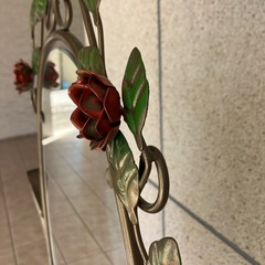 アンティーク アイアンドレッサー ヴィンテージ ガラス丸板2枚の棚付き　猫足の画像