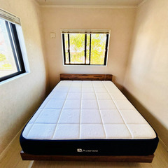 ベッドフレーム（クィーンサイズ）をお譲りします！  の画像