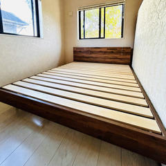ベッドフレーム（クィーンサイズ）をお譲りします！  の画像