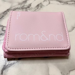 rom&nd ピンク財布の画像