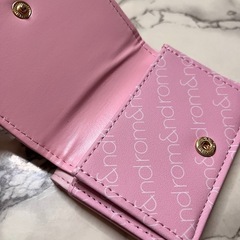 rom&nd ピンク財布の画像