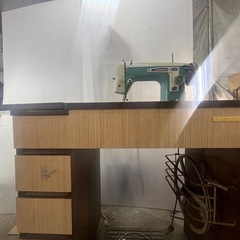 ジャノメ　
JANOMEブランドのミシン　昭和レトロアンティークの画像