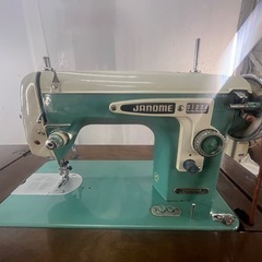 ジャノメ　
JANOMEブランドのミシン　昭和レトロアンティークの画像