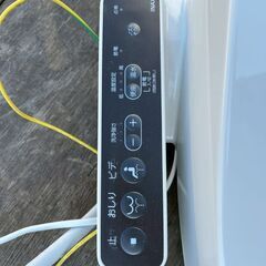 即決　温水便座　2022年製 ウォッシュレット　リクシル　暖かい　温かい　お尻に優しい　いぼ痔対策　中川区　中古動作品　早い者勝ち！の画像