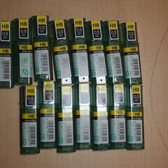 筆記用具いろいろ（シャープ・ボールペン・シャープ芯・ペグシル）の画像