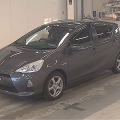 アクア 年式：2012年 走行距離：88,000km グレード：S カラー：グレー 車検：2年 パワーステアリング パワーウィンドウ ナビ、TV、バックカメラ Bluetooth等 キズ・ヘコミなし 洗車済み、新車  定価：400,000円の画像