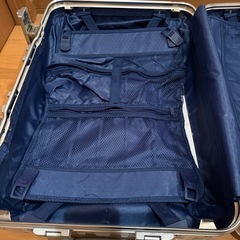 スーツケースシルバー【キズ、汚れあり】の画像