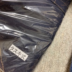 暖かい靴下とエプロンの画像