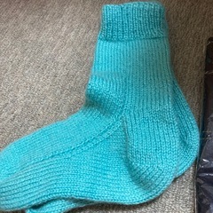 暖かい靴下とエプロンの画像