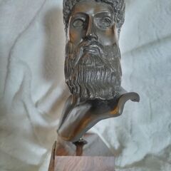 ブロンズ像(ポセイドン像)の画像