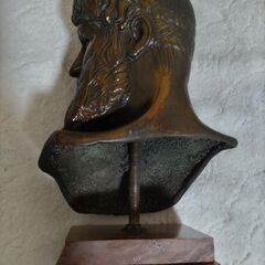 ブロンズ像(ポセイドン像)の画像