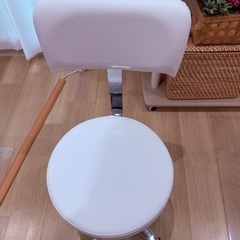 ネイルサロン お客様用チェアやスツール（三鷹で引き取れる方限定）の画像