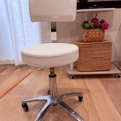 ネイルサロン お客様用チェアやスツール（三鷹で引き取れる方限定）の画像