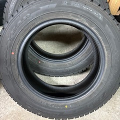 175/70/14 スタッドレスタイヤ
の画像