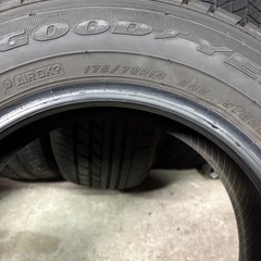 175/70/14 スタッドレスタイヤ
の画像
