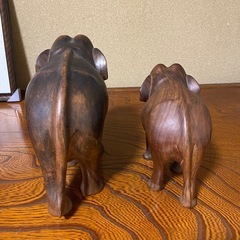 象の親子木製置物の画像
