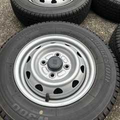 取引先決まりました　145R12 LT  スタッドレスタイヤ鉄ホイール付き　4本　2023年製造の画像