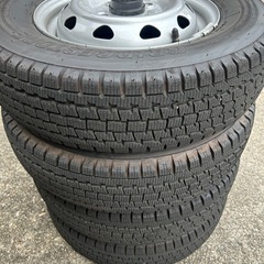 取引先決まりました　145R12 LT  スタッドレスタイヤ鉄ホイール付き　4本　2023年製造の画像