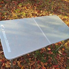 アウトドア用折りたたみテーブルの画像