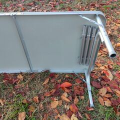 アウトドア用折りたたみテーブルの画像