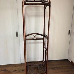 籐の洋服かけ　ハンガーの画像