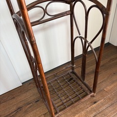 籐の洋服かけ　ハンガーの画像