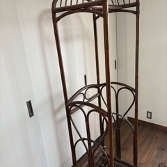 籐の洋服かけ　ハンガーの画像