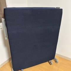 折りたたみベッドフレームの画像