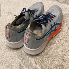 asics🔴スニーカー28センチの画像