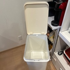ゴミ箱の画像