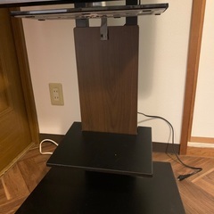 SONYテレビ、テレビ台の画像