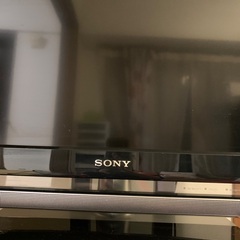 SONYテレビ、テレビ台の画像