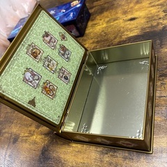 ディズニーリゾート缶2つの画像