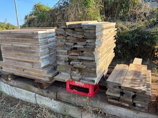 厚めの杉板約200枚　ほぼ未使用　DIYに！