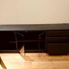 ブラック 引き出し付きテレビ台 ガラス扉ローボード　テレビボードの画像