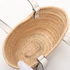 新品同様 ロエベ バスケット スモール ラフィア レザー カゴバッグ ベージュ ホワイトの画像