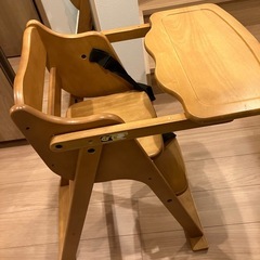 木製ベビーハイチェア テーブル付き ナチュラルカラー 安全ベルト付きの画像