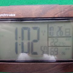 ノア精密製　木目のデジタル電波時計の画像