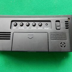 ノア精密製　木目のデジタル電波時計の画像