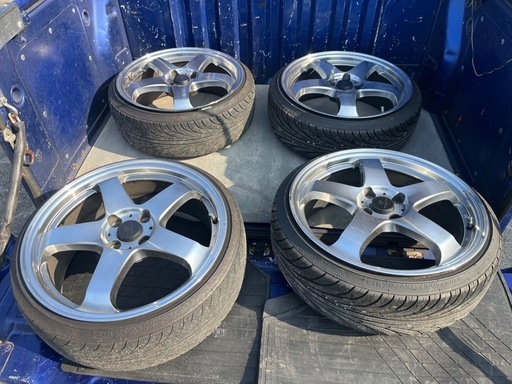 ファイナリスト？ひっぱりタイヤ 17インチ　タイヤホイールセット