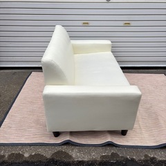 2人掛けソファー　ソファ　白家具　ホワイト　合皮　一人暮らし　単身赴任の画像