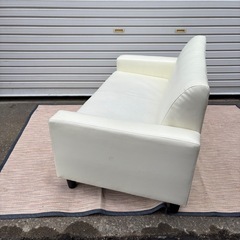 2人掛けソファー　ソファ　白家具　ホワイト　合皮　一人暮らし　単身赴任の画像