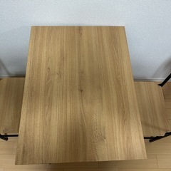 ダイニングテーブル、イス2脚の画像