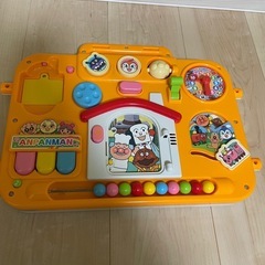 アンパンマン知育机の画像