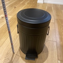 ゴミ箱（12/3の燃やせないゴミで処分します）の画像