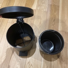 ゴミ箱（12/3の燃やせないゴミで処分します）の画像