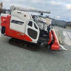 クボタコンバインARN320の画像