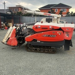 クボタコンバインARN320の画像